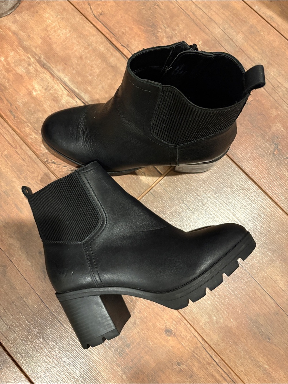Naturalizer Black Leather Chelsea Block Heel Ankle Boots